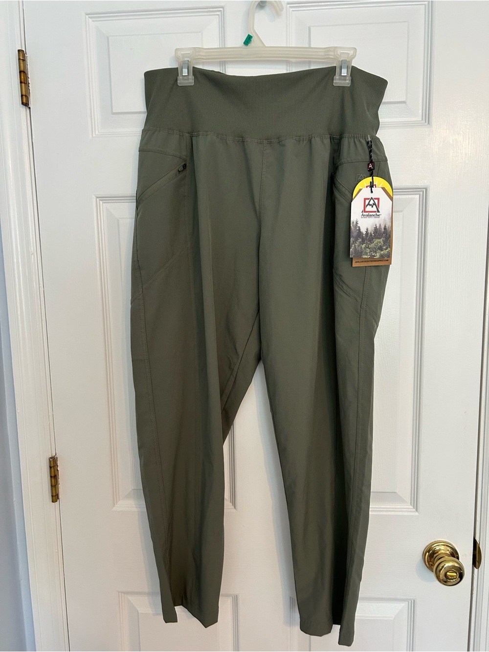 Avalanche NWT Olive Green High-Waist Active Leggings